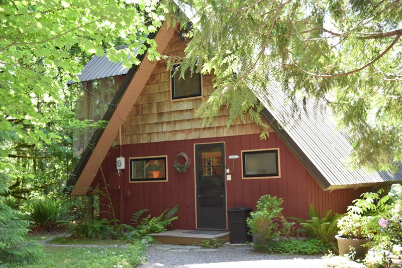 Washington cabin rental in the Cascade Mountains on Skykomish River