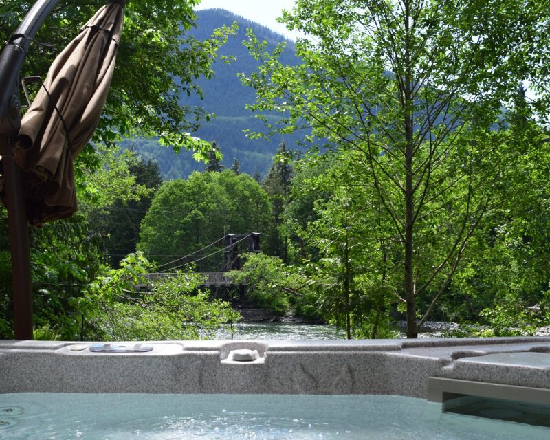 cozy romantic hot tub cabin